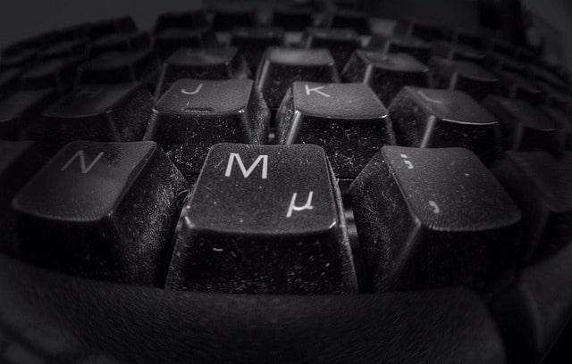Krümel-über-der-Tastatur-Tag