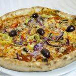 Pizza-mit-allem-Möglichen-außer-Anchovis-belegt-Tag