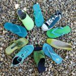 Trag-zwei-verschiedenfarbige-Schuhe-Tag