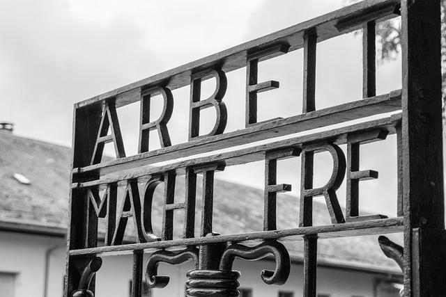 Gedenktag Nationalsozialismus, Arbeit macht frei