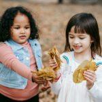 kinder im waldkindergarten